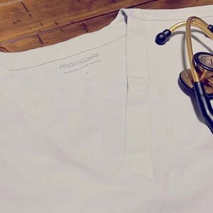 💊 MANDALA SCRUB TOP Men’s L, sky grey silver, antimictobial, comfy functional